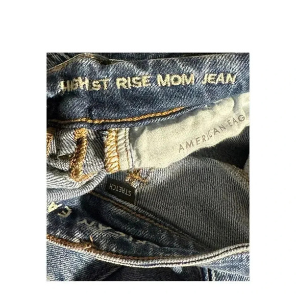 American Eagle Women's High-Rise Mom Jeans Size 2 Blue Distressed 27" Inseam - Picture 4 of 5